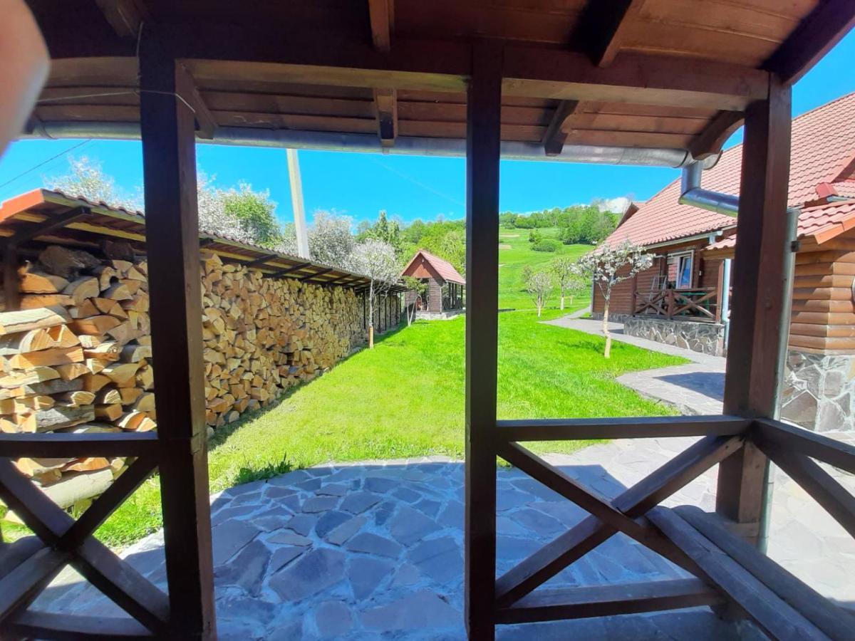 Зачаровані Карпати, Воловець Exterior foto